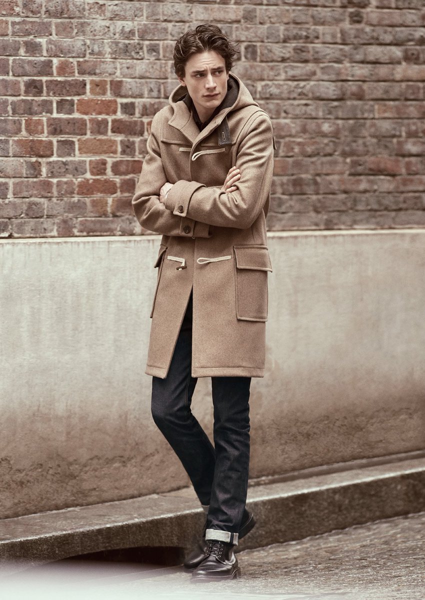 Thomas Bukovatz porte notre duffle-coat Harold camel sur notre lookbook automne-hiver 2016.
bit.ly/2dlav0s