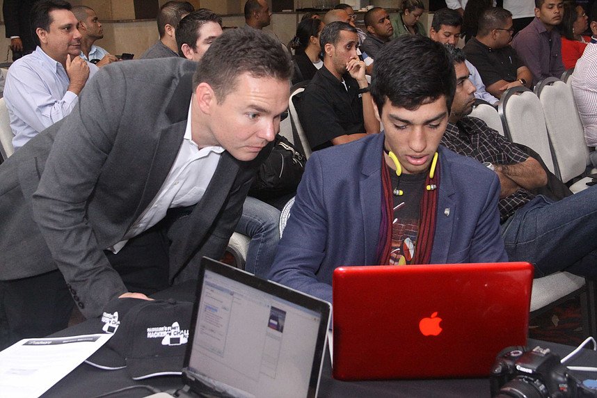 ChallengeHacker's tweet image. Revive los momentos del Hacker´s Challenge Panamá, que pronto llegará a Bogotá.
Realiza tu inscripción en: hackers-challenge.co