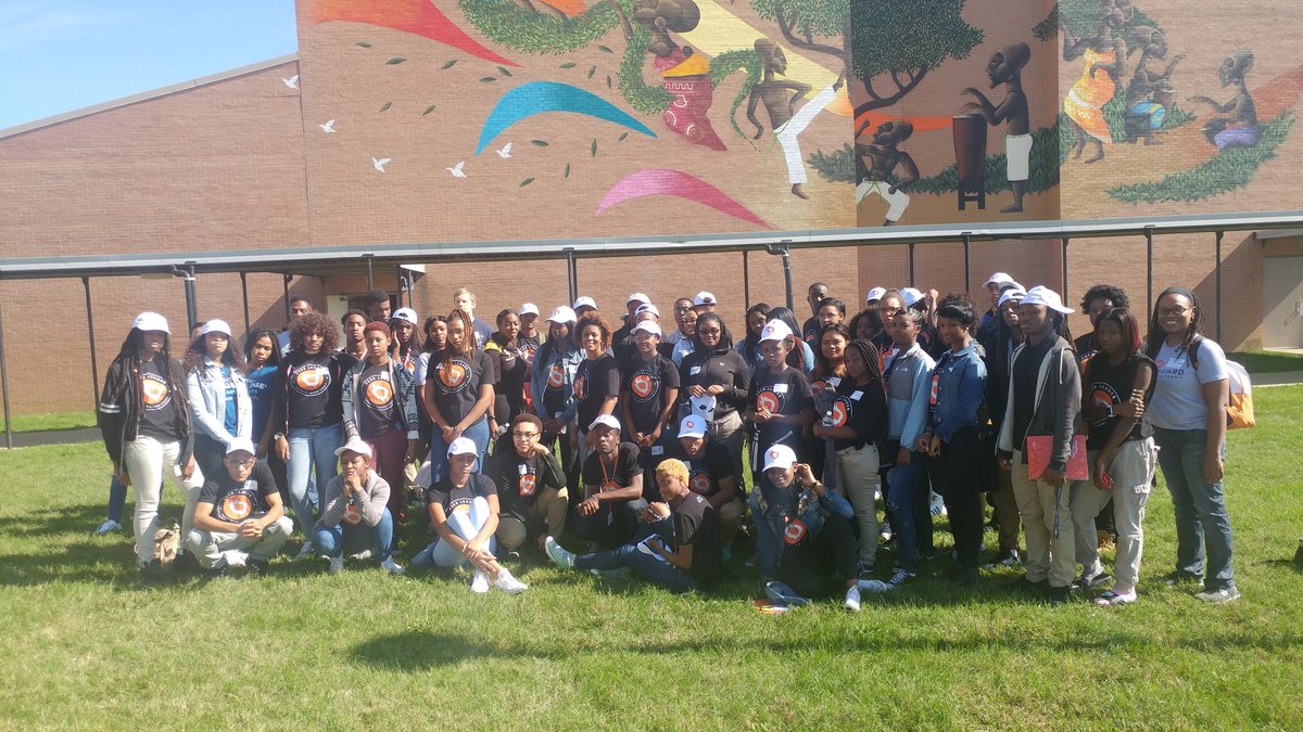 QuincyJ_MEd's tweet photo. Suitland training camp done.Peerleaders leading students 2 apply 2 college&amp; complete FAFSA, @CollegeSummit @CSTimSpicer #peerforward @pgcps https://t.co/lF4s46qwMF