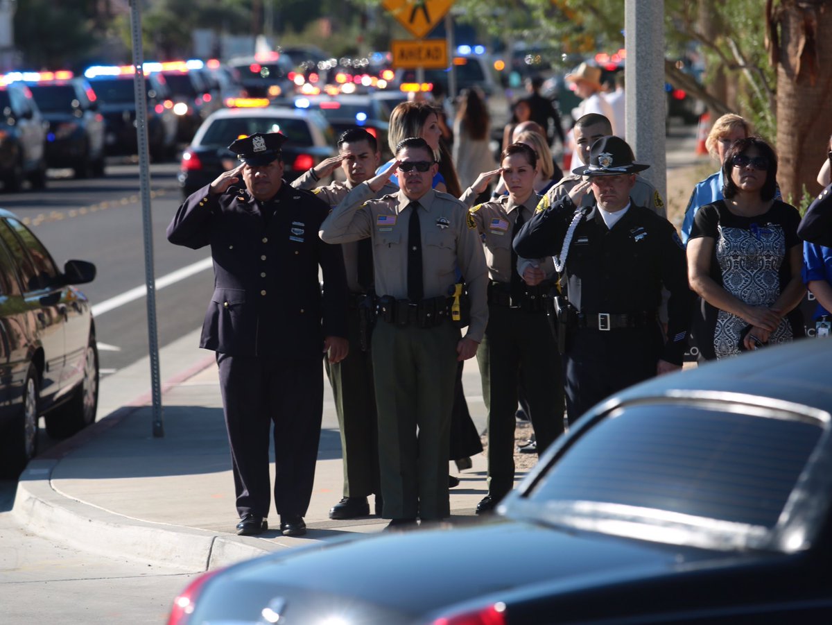 rzlui's tweet photo. Officers salute a limo entering the Palm Springs Convention Center for memorial of two fallen Palm Springs Officers. https://t.co/P62Tv7FpfJ