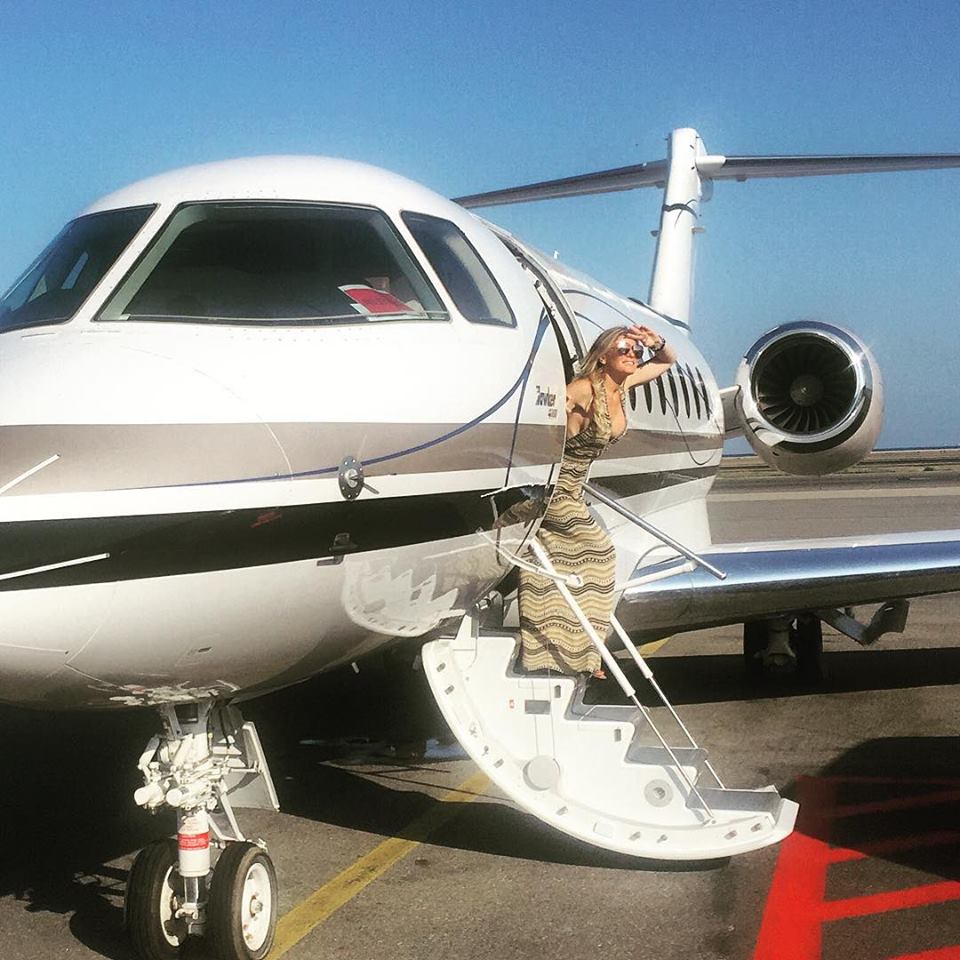 fashfleet's tweet photo. @HofitGolan in @Missoni #fashfleet #JetFashion #missoni #PJ #jetset #golantravels #privatejet #jetstyle #captaingolan #billionaires #hofit https://t.co/dEXGbqJtJP