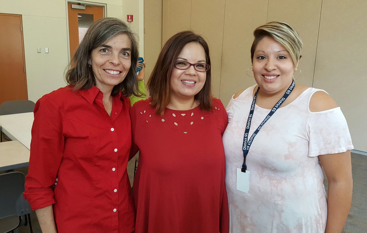 LitWorksChicago's tweet photo. Literacy Works new facilitator Cecelia + @District65 help parents share the JOY of reading w/ kids. #LWpace #OKLearn Thanks @EvanstonForever https://t.co/39nmjL0lIR