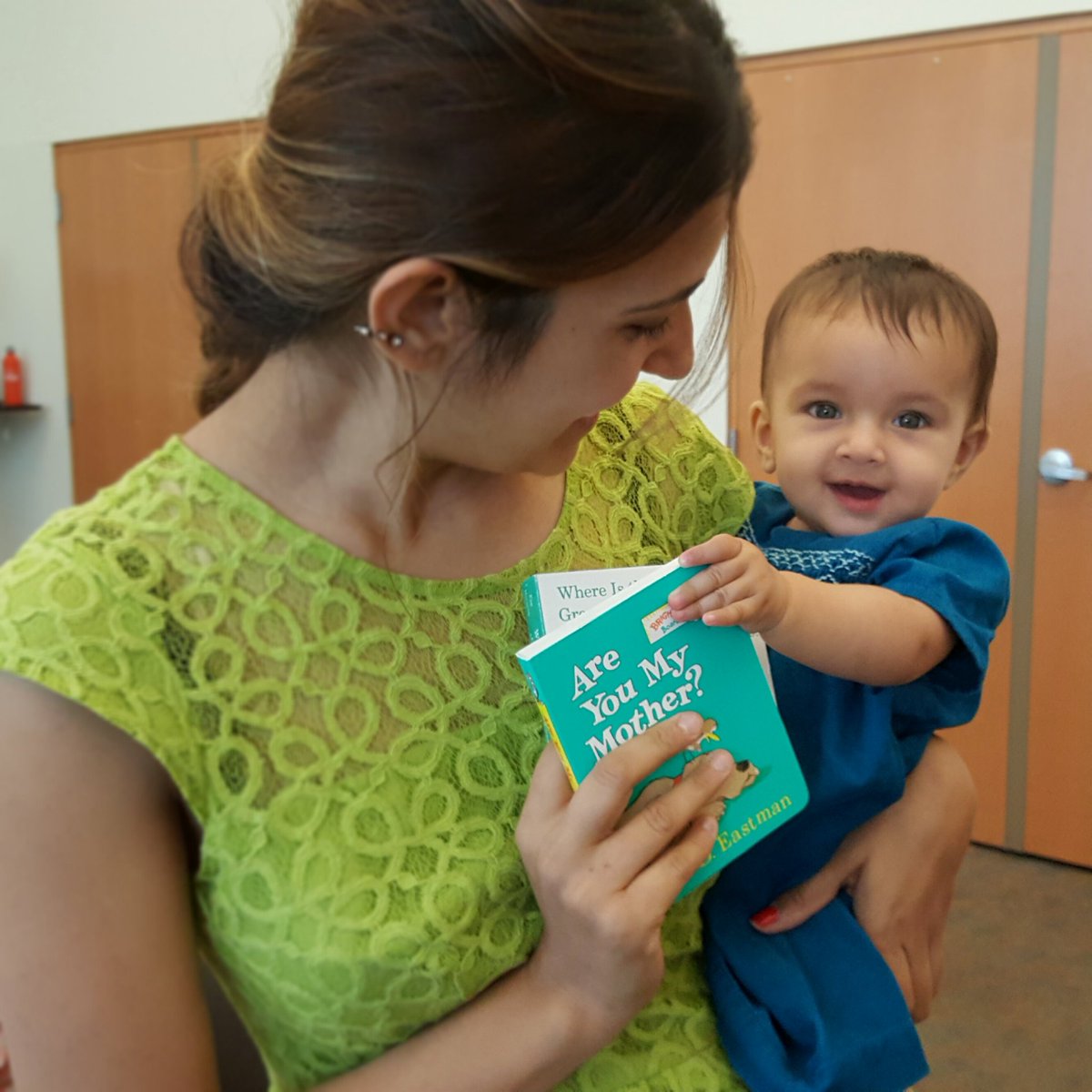 LitWorksChicago's tweet photo. Literacy Works new facilitator Cecelia + @District65 help parents share the JOY of reading w/ kids. #LWpace #OKLearn Thanks @EvanstonForever https://t.co/39nmjL0lIR