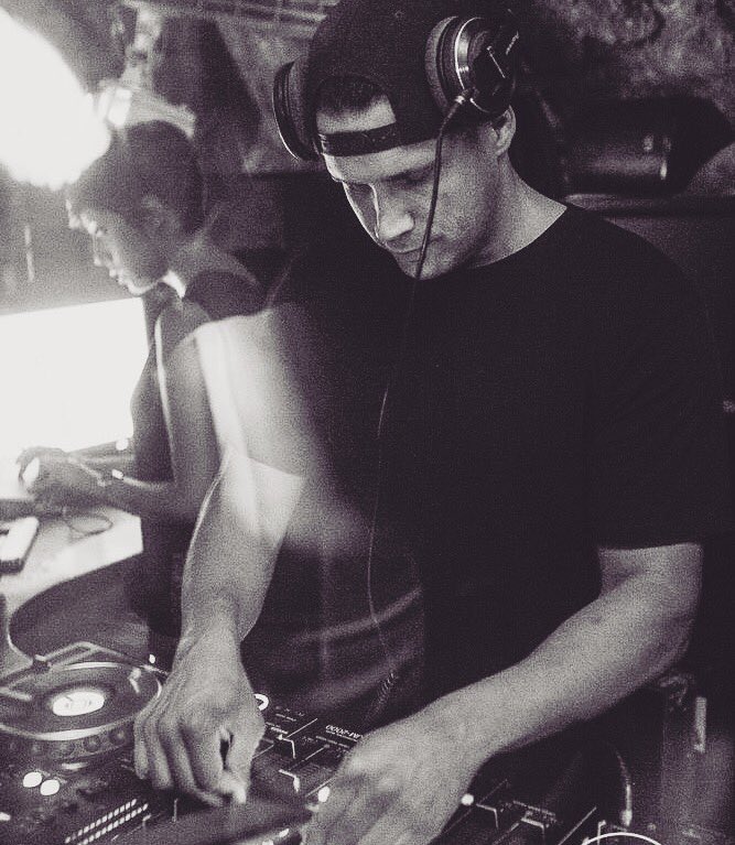 Allan_Ramirez_'s tweet photo. At work!!! #AllanRamirez #djing 🙌🙌 https://t.co/c12QHJBAhG