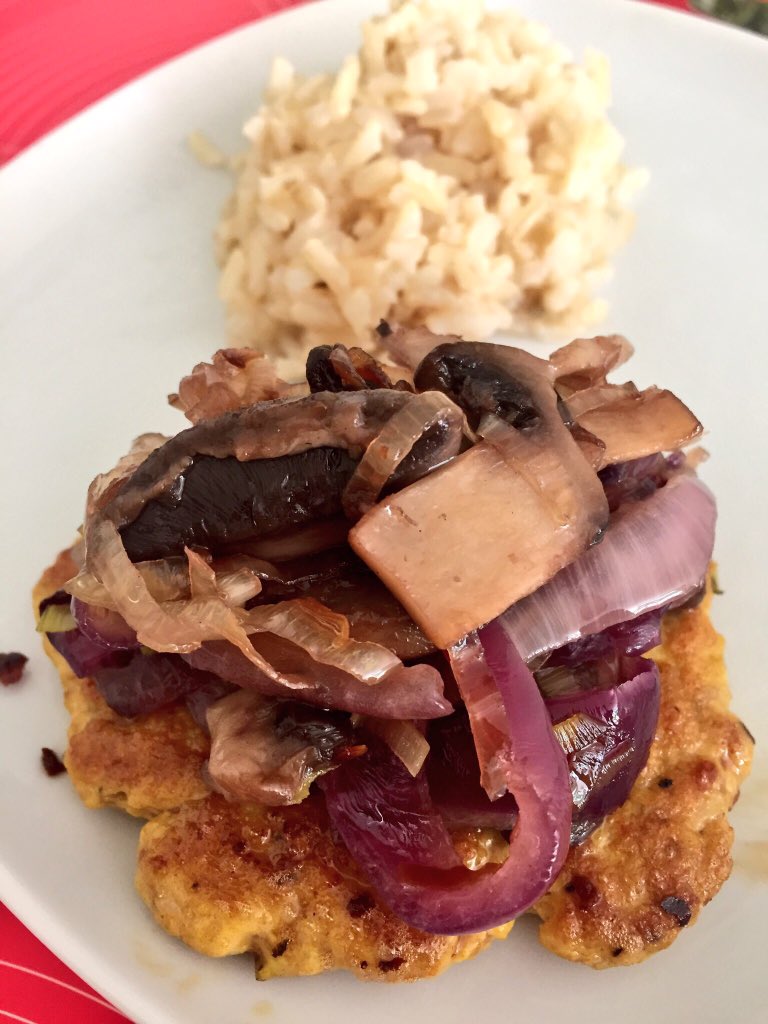 gabyanes's tweet photo. Úsalo de topping en tu proteína favorita. La mía? Hamburguesa de pavo con toque cúrcuma y mostaza! 💥 #FunDiet 3/3 https://t.co/rJ6he2rGio