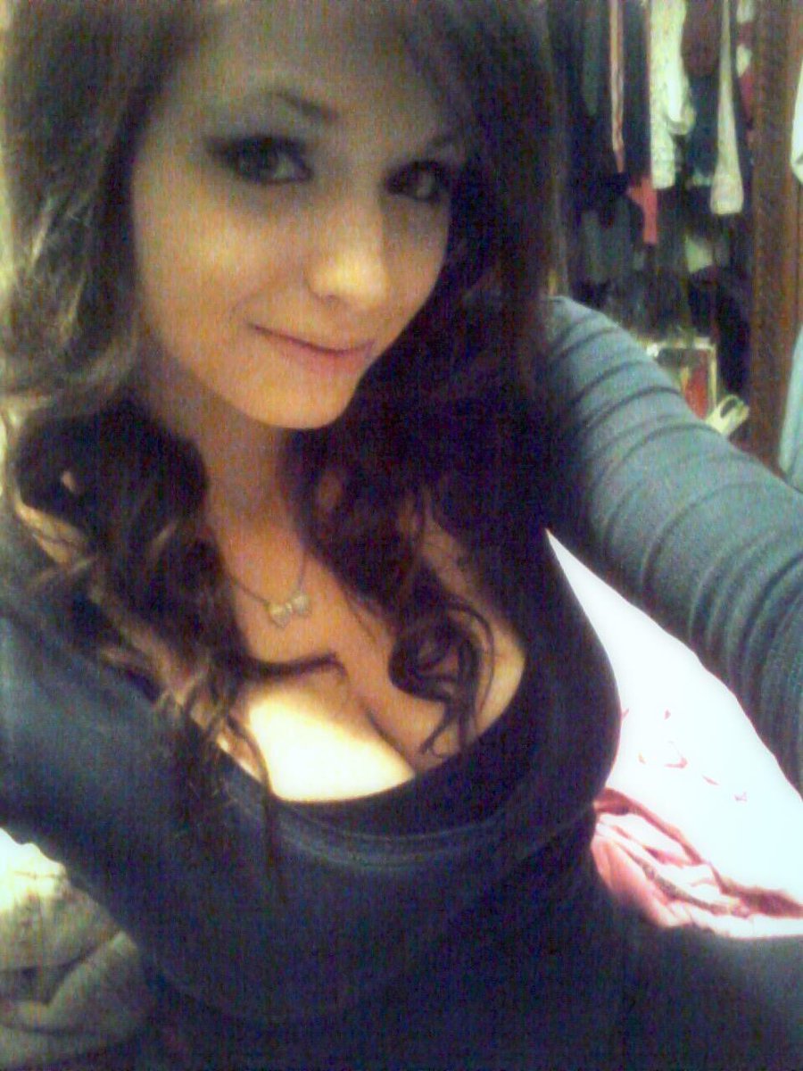 dawnamberbitch's tweet photo. If you can't pay me, stay away from me. @slaveboy2093 @RTpig @underdeskloser #FINDOMME #losermoney #AlphaFemale #finruin 🏧💯 https://t.co/XPimr31sgH