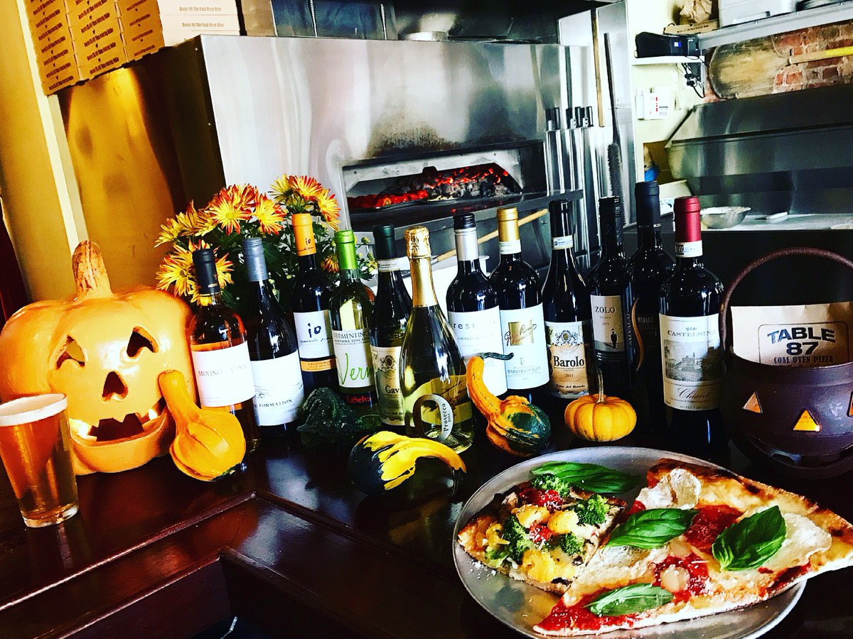 BrooklynPopUp's tweet photo. Fall is in the air and pizza is in our hearts! Pumpkins and pies here at Table 87!!! @Table87 Table 87 Coal Oven Pizza https://t.co/7EshJAF3Zg