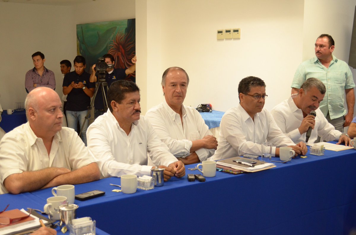 ComoVamosLaPaz's tweet photo. @CoparmexBCS @XVaytoLPZ  #ComitéProMalecon @turismoBCS #APIBCS presentan proyecto de la remodelación del Malecón de La Paz. https://t.co/38bUl6uGsZ