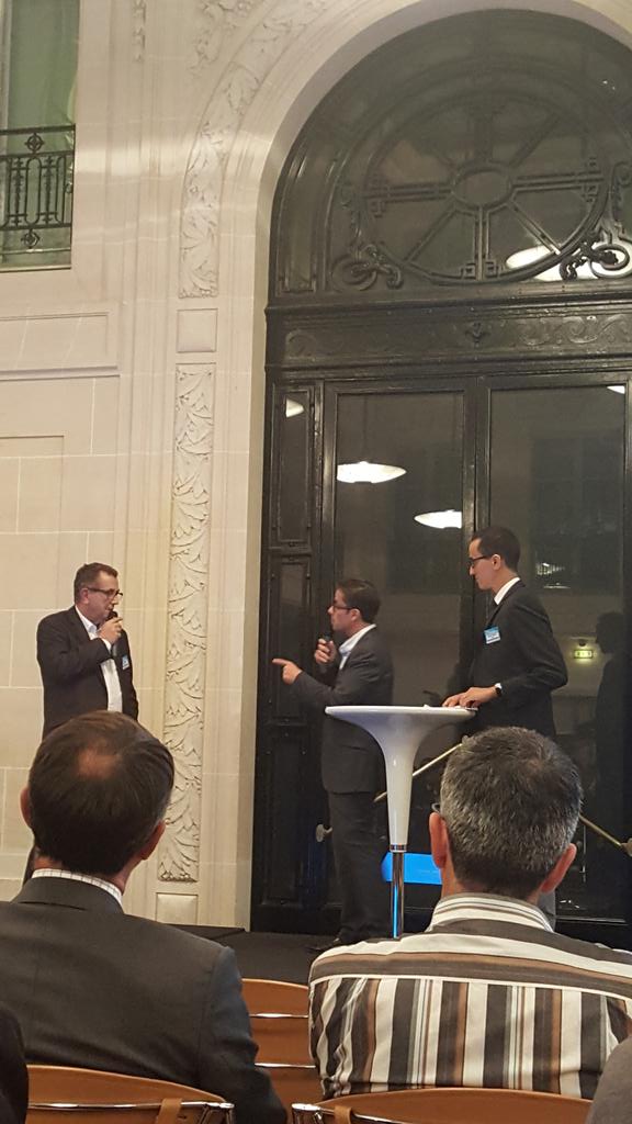 MDSCOM_AGENCY's tweet photo. En direct des #GPR2016 avec Fabio Crocco et @MAredjal en maîtres de cérémonie @DecisionAtelier #automotivePR https://t.co/zQnWFy45Qn