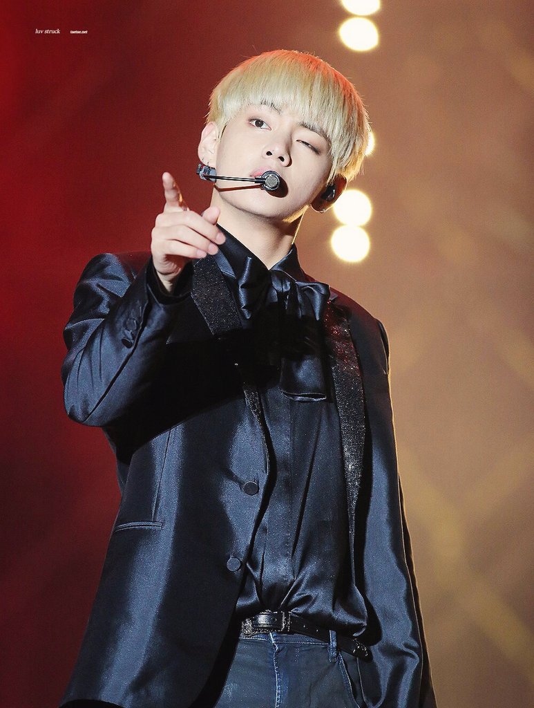 sceneryfortae's tweet image. "It’s okay to get hurt. I’m alright, even if I can’t have you. Pitiful destiny, point your finger at me." (BTS - Run)