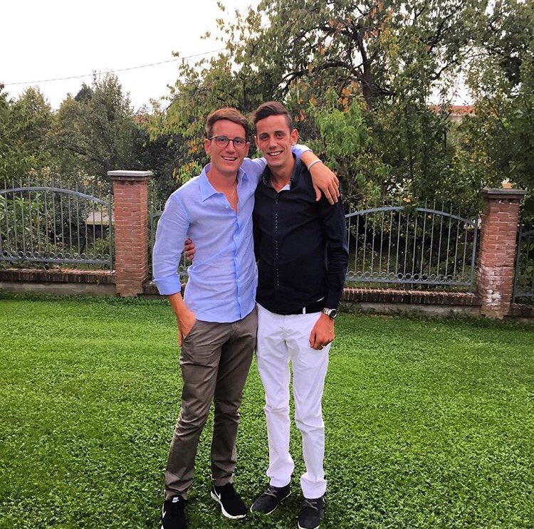 samumancuso's tweet photo. #cugini #eleganza 🕶 https://t.co/sECkY3QBVx