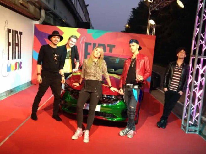 VoliumOfficial's tweet photo. @auto_app @RedRonnie @RoxyBarTv  Thanks for supporting the music of tomorrow ! Awesome project! 🎸❤️#FiatMusic https://t.co/sEiw6z2NoM