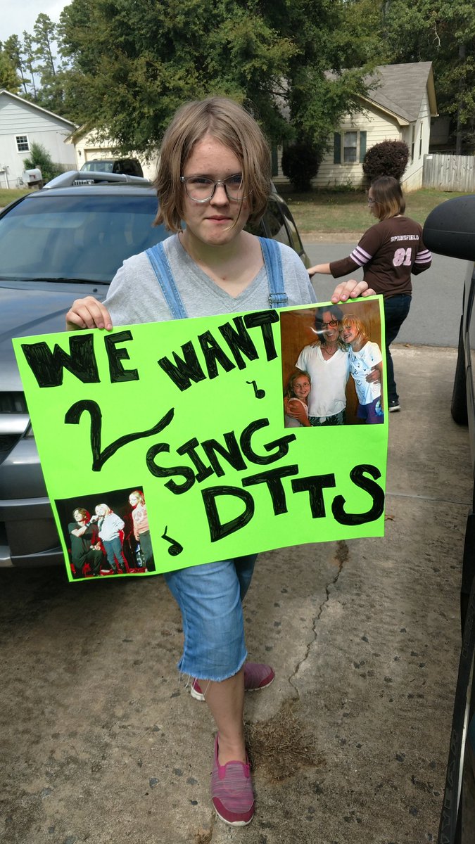 karmajenn's tweet photo. @rickspringfield @mattyspindel Any chance this could happen tonight??? #juniorRickchicks #needanewpic #beggingyouPLEASE  #DTTS https://t.co/t8zqDpm79m