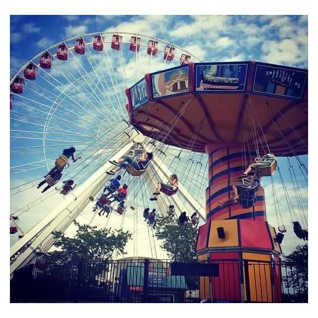 KafiMakeup's tweet photo. Hace un año, en el Navy Pier de Chicago. La primera vez que acompañé a Alonso en uno de su… https://t.co/AvFqi9MODe https://t.co/UqmeD6SQtI