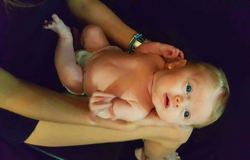 morgannicole95's tweet photo. @DazyDay910 She is the sweetest thing ever!!! 🍼😍💕💖💗❤👶 You are going to eat her up #DaddyMiniMe #BabyCase #CutenessOverload https://t.co/OZzLFXX9fy
