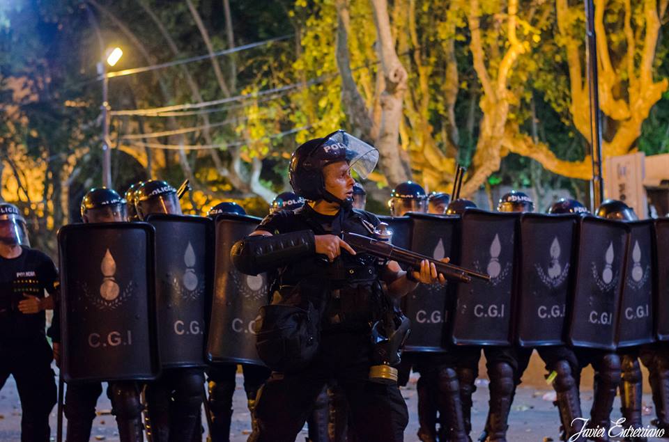 prensaobrera's tweet photo. Testimonio de @javitoguevarita fotógrafo de @prensaobrera agredido en la represión en el #31ENM https://t.co/YlUps03PxA @radioatomika https://t.co/BD7sljfkqm