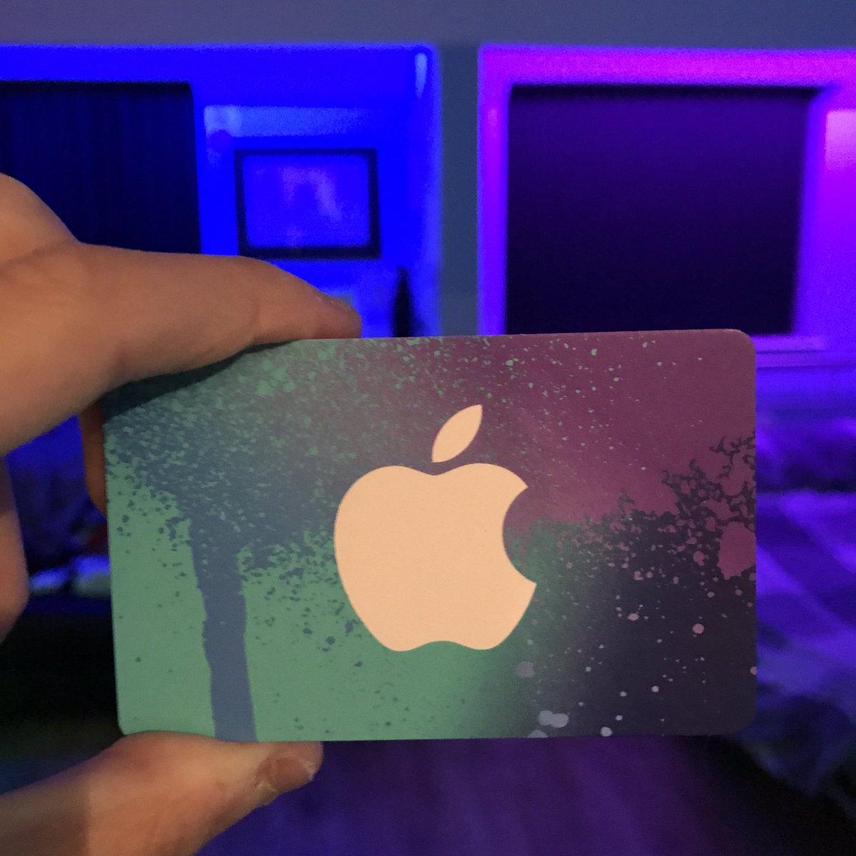 Morgz's tweet image. Cheeky little £15 iTunes Card #Giveaway 👍 To enter just Retweet this Tweet, Follow @MorgzHudson and Follow @MorgzApparel 🎉🎉🎉