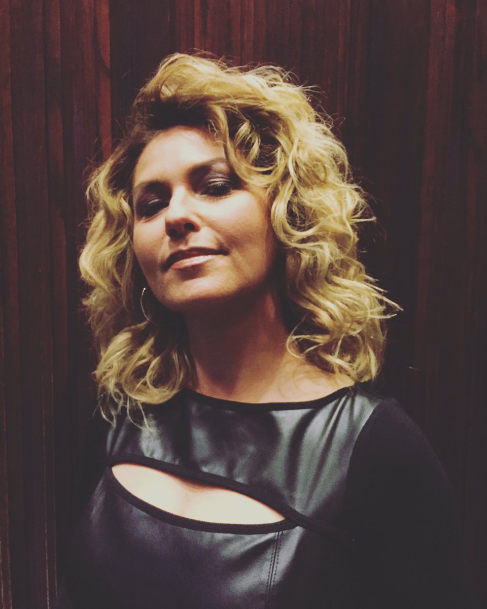Shania Twain On Twitter Nashville Treating Me Well For Cmtaoty