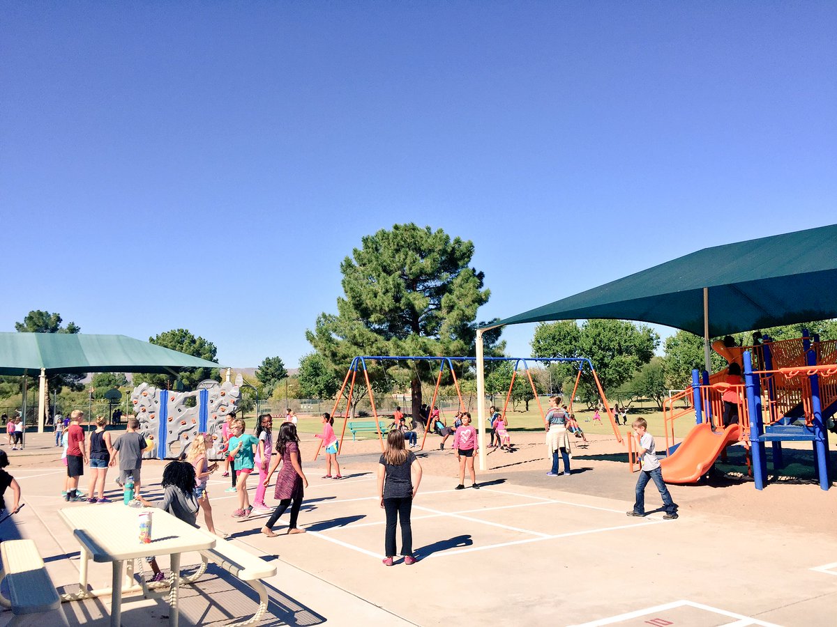 azedfoundation's tweet photo. The last part of our visit = recess! A huge 👍🏽 to @PlayworksAZ and their work here on the playground! #PLAAGrad https://t.co/sIgGxKc0Pu