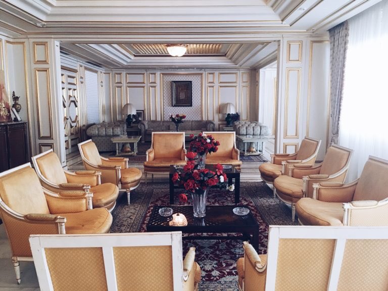 LivesAfrica's tweet photo. City Insights|Dakar Lives part à la découverte d'un LOUGA ROYAL avec Mamy Tall > découvrez l'article ici https://t.co/0oB9Y7wnjc #Kebetu https://t.co/HX6YzIX6dF