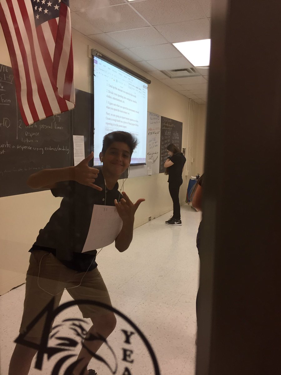 mrsgrugru's tweet photo. I spy with my little eye...budgets being discussed in English class. Power of integrated curriculum! #schsaof @VolusiaCTE @GreatDay2BAHawk https://t.co/A1MiiR8Up4