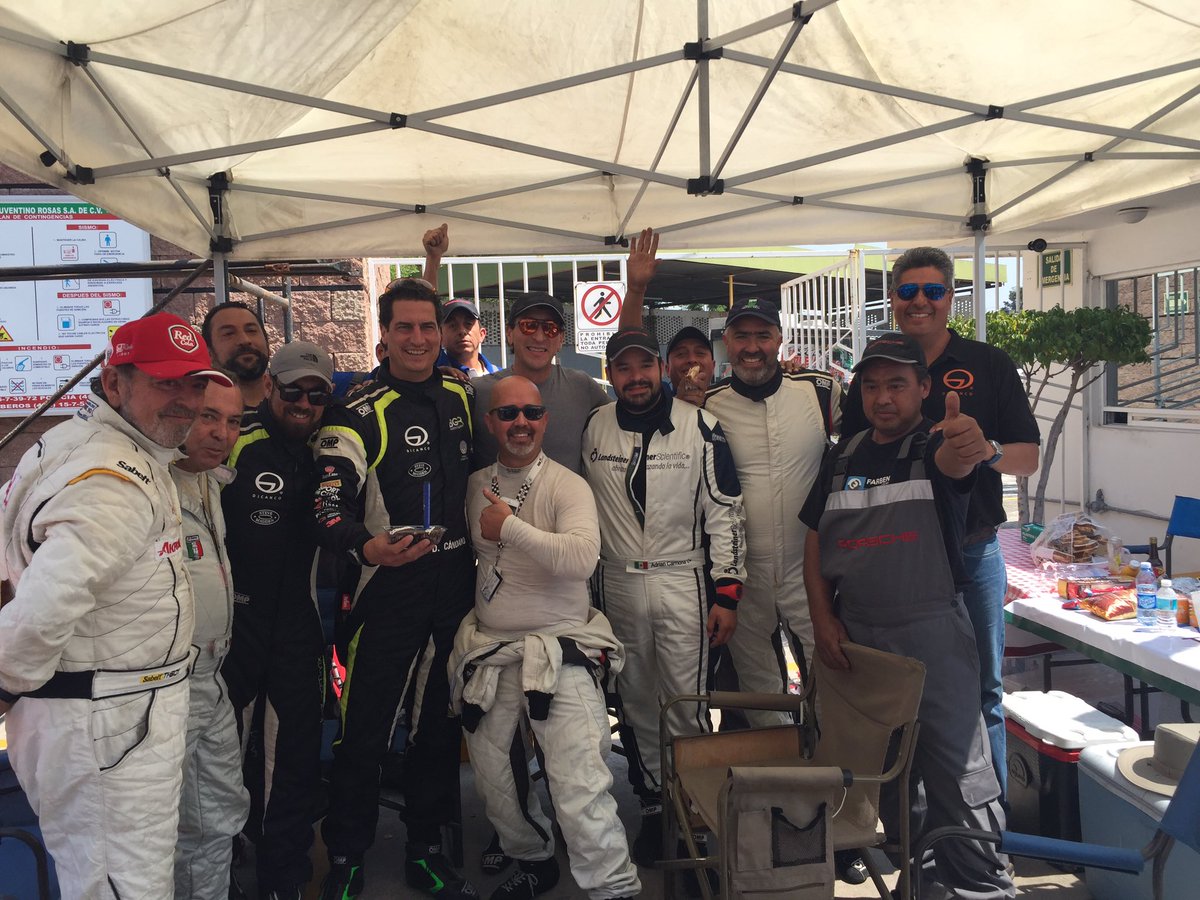 brenfisi's tweet photo. @panaoficial  Feliz cumpleaños al piloto Diego Candano #Felizcumple https://t.co/p1X1J2BPwz