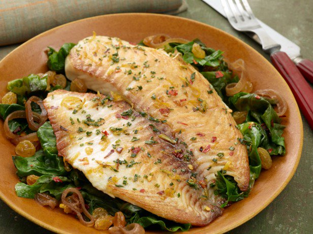 CookingChannel's tweet photo. This Broiled Tilapia is a fast and easy weeknight dinner the family will love: https://t.co/GYWL3jsvFo! https://t.co/8JSeYZVLVa