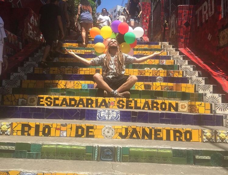 floatwithmeto's tweet photo. #Floatwithmeto Escadaria Selarón 🎈 #floatwithmetour of Rio 🇧🇷 https://t.co/6BxNSxtlUQ