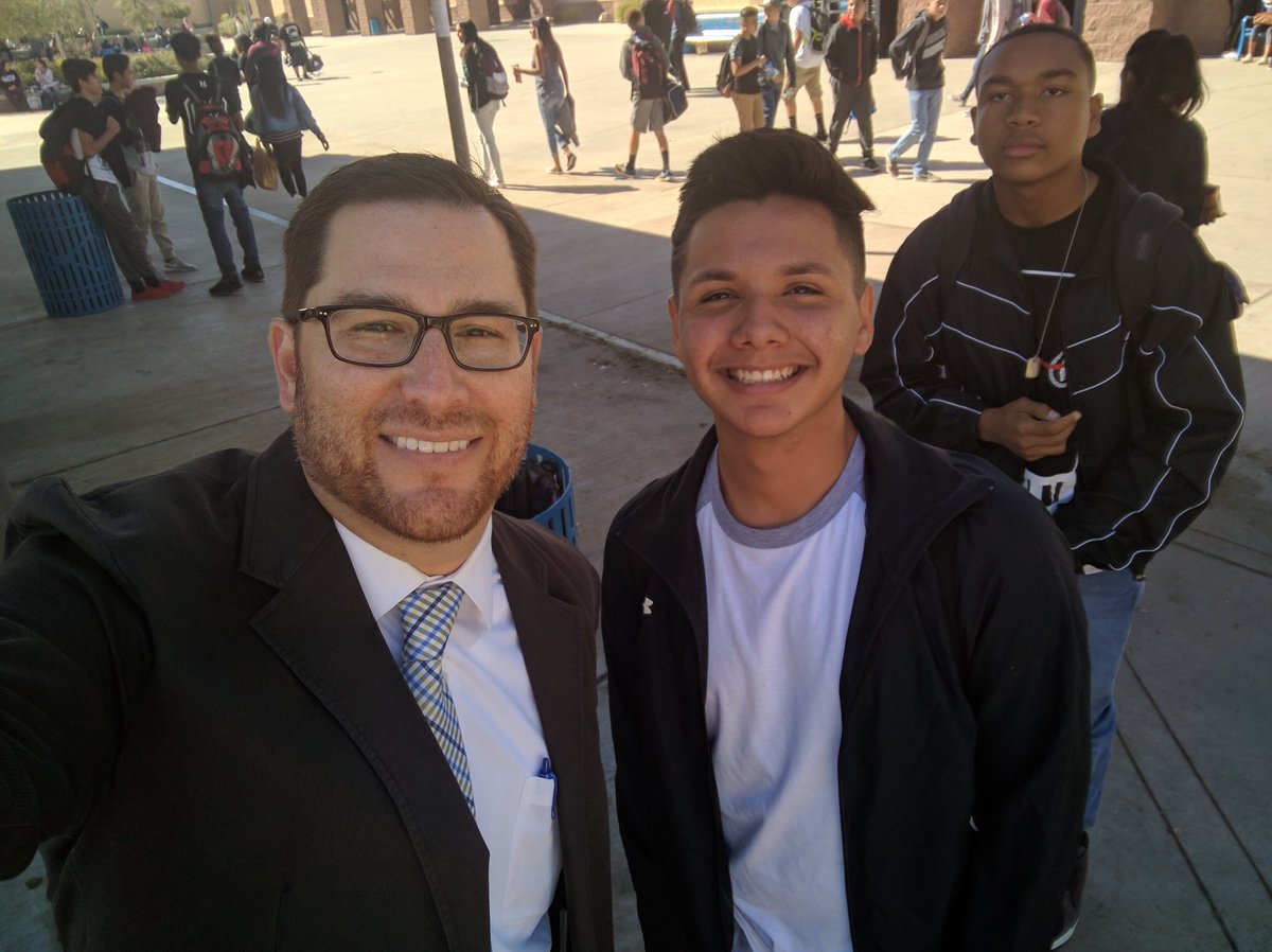 youngbmt's tweet photo. Shout out to @Beaumont_HS student Jorge for helping maintain a culture of respect. #keepourcampusclean   #throwawayyourtrash https://t.co/V6cVkhAWUB