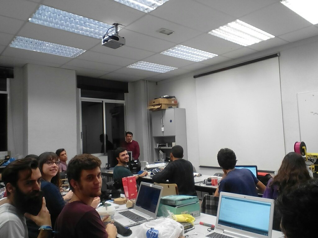 HackLab_UPM's tweet photo. Dienstag Reunion #HidalgoProject https://t.co/OeOpymAKTt