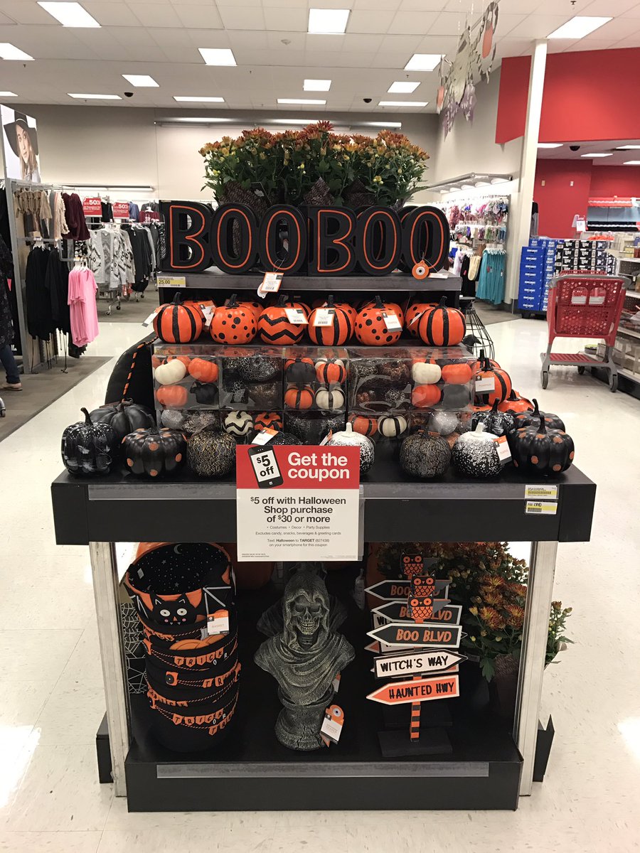 Re-merched and filled our front end Halloween flat! 🎃✨🔮☠️ #gosales #T2187 <a href="/jolly_reba/">Reba Jolly</a> <a href="/jimmy_0802/">Jimmy Castillo</a> <a href="/rmunny0128/">Ramiro</a> @Lynhia <a href="/laurentazinser/">Lauren Zinser</a>