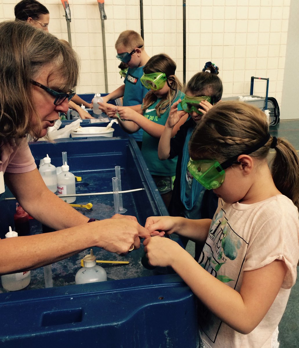 lukehart209's tweet photo. Thanks to the #EWPTO for the fun learning we did w/chemistry! Grt experiments/volunteers🔎#EWPride https://t.co/pinCtkopVX