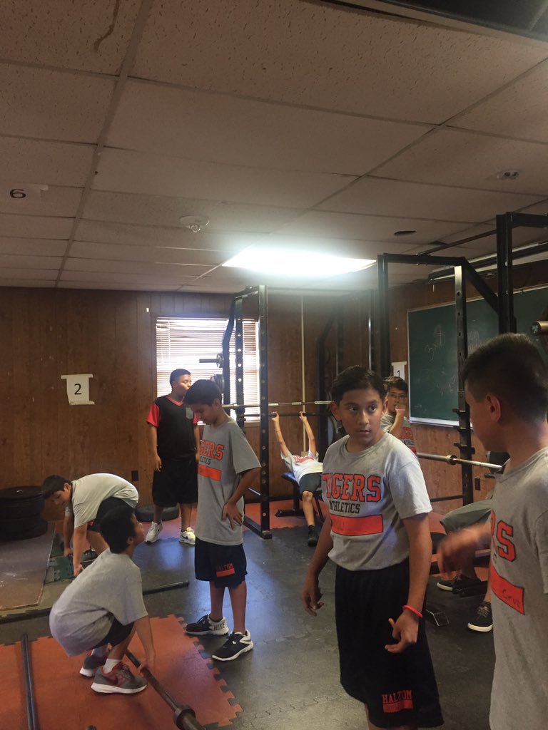 6th grade pre-athletics getting to know weight room #HaltomFamily #athleteslift