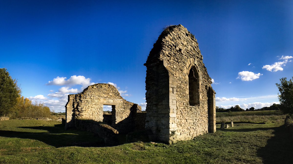 GridCity_Kitty's tweet photo. Had a spontaneous sketching trip with @MKSketcher this sunny, blustery afternoon… capturing these old church ruins! https://t.co/ERGBZvb55i