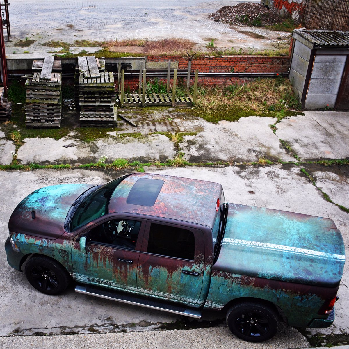 ArlonGraphics's tweet photo. Perfectly Rusty:
@bzign_terneuzen rust wrap using our #DPF6100XLP !
#CarWrap
#PaintIsDead
#itaintpaint
#ItAintRust https://t.co/MXbdUkRCwI