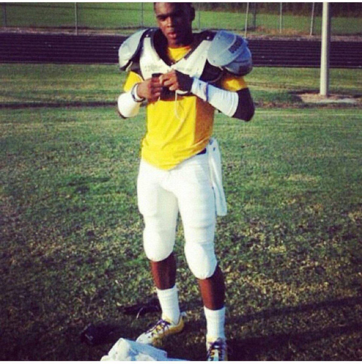 coachTfondal's tweet photo. You one of my reason why I do it stay watching over me i miss youππΎ #ripfj3 https://t.co/WxyLCwoaYb