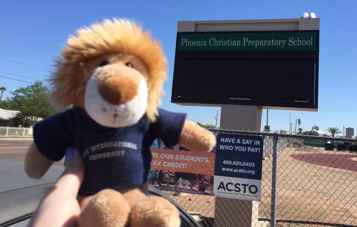 EricaatHIU's tweet photo. Great fair at #PhoenixChristian! Thanks for inviting @MyHIU! #hiubound @hiunow #RowdytheRoyal https://t.co/VQ5prAFbnH