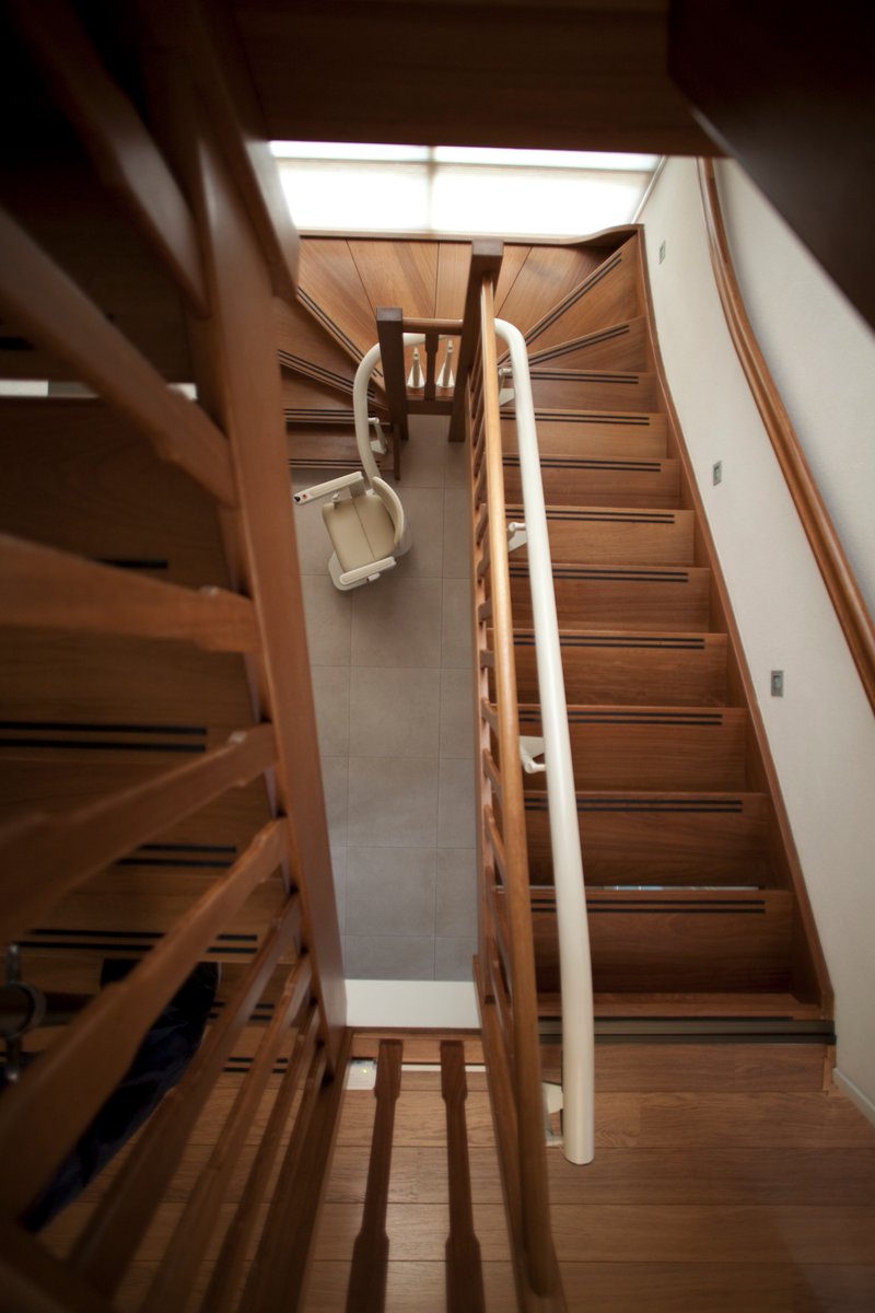 AbleAccess's tweet image. Even the tightest curves can be navigated by a stairlift, giving you access to your home, no matter what stands in the way.

#stairlift
