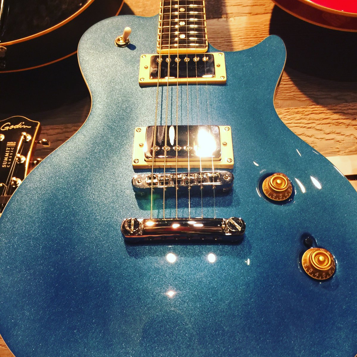 godin_guitars's tweet photo. New for #Namm2017 #Scoop #New @godin_guitars #DesertBlue #SummitClassic Coming soon for 2017! What do you say? https://t.co/sEQfN43c5s