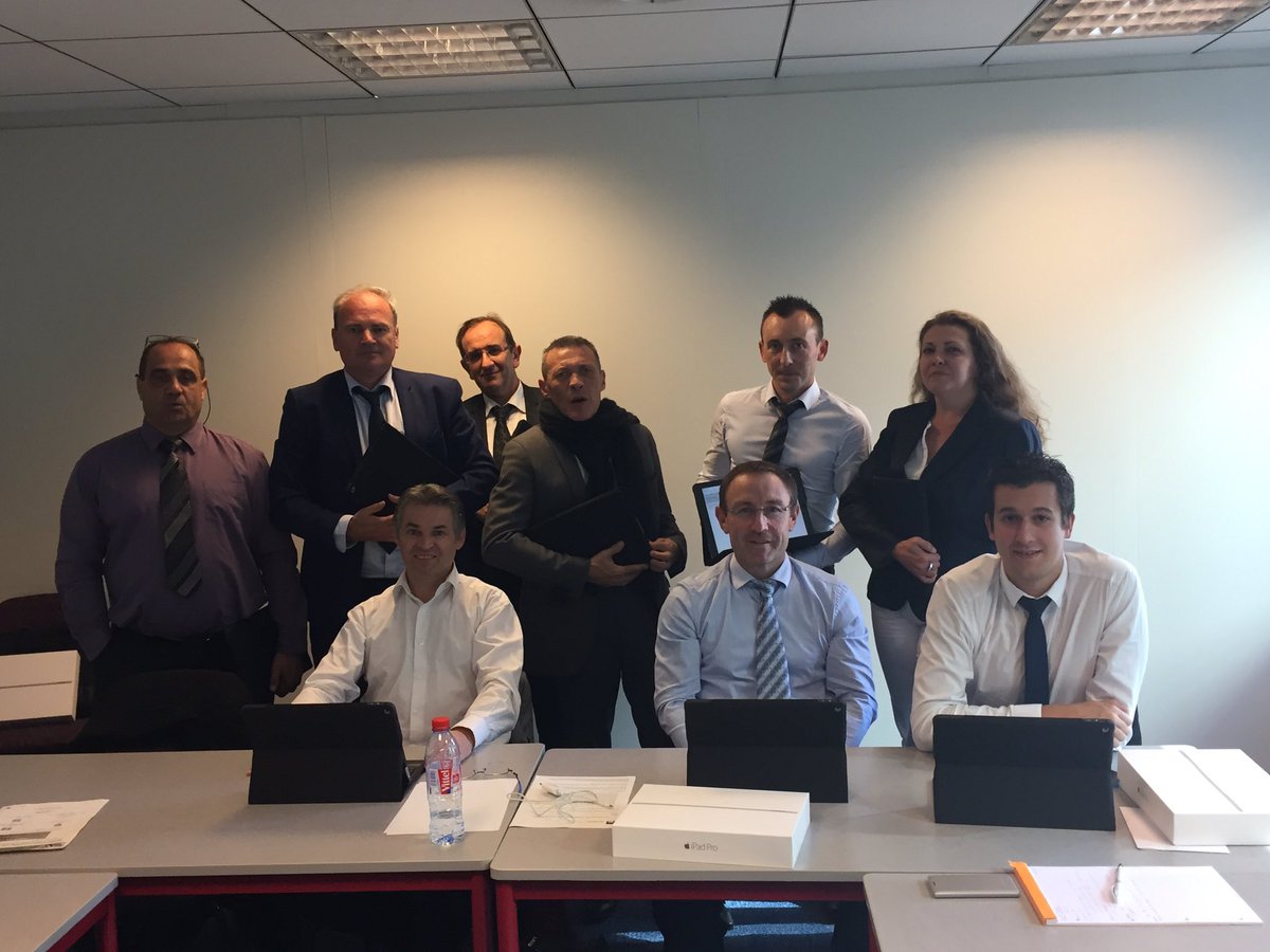 PRodriguez63's tweet photo. Livraison d'iPad Pro pour l'équipe de V.Da Costa de l'inspection de D.Defauchy 👏👍#Axafrance #Digital #iNov2 https://t.co/6i1us31Ymx