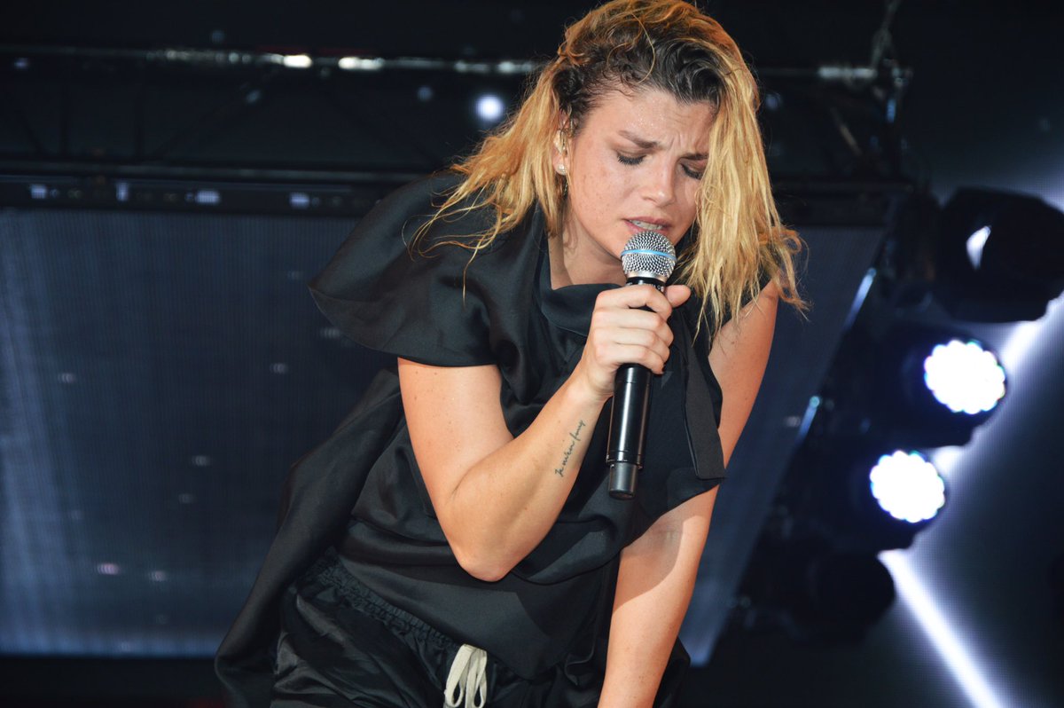 TrottaElsa's tweet photo. Ho già voglia di tornare sotto il palco, incrociare i tuoi occhi ed emozionarmi ogni volta come se fosse la prima! @MarroneEmma #adessotour https://t.co/pl2SIXaw6b