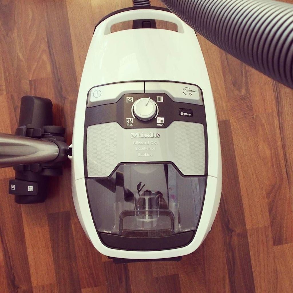 blogzoomlab's tweet image. Der saugt echt alles weg... ift.tt/2ei4rna  #blizzardcx1 #miele #leise #Reinigungsleistung 
#Komfort #Hyg…