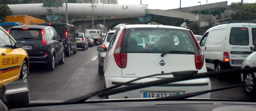 EdukarFrance's tweet photo. À Lyon, une appli promet une place de stationnement https://t.co/p5nGCLF4ly https://t.co/e969xgcusc