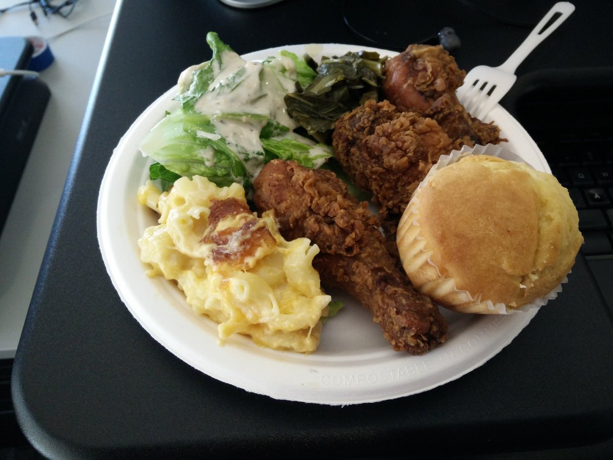lamslunch's tweet photo. Lunch from @QueensPoboys: Fried Chicken, macaroni n' cheese, turnip greens, Caesar salad, and corn muffin. https://t.co/7q8HYrcCpJ
