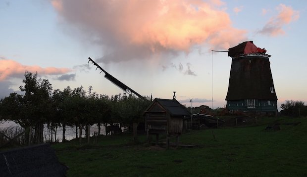 Tornado velt Twiskemolen (met filmpje) deorkaan.nl/tornado-velt-t…