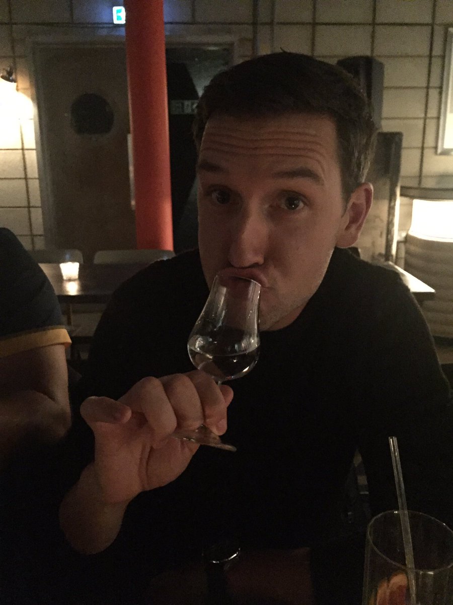 hollyreddick87's tweet photo. Pinkies out = syphilis free 😂😂 @GinJourney https://t.co/PlfDB2sDEX