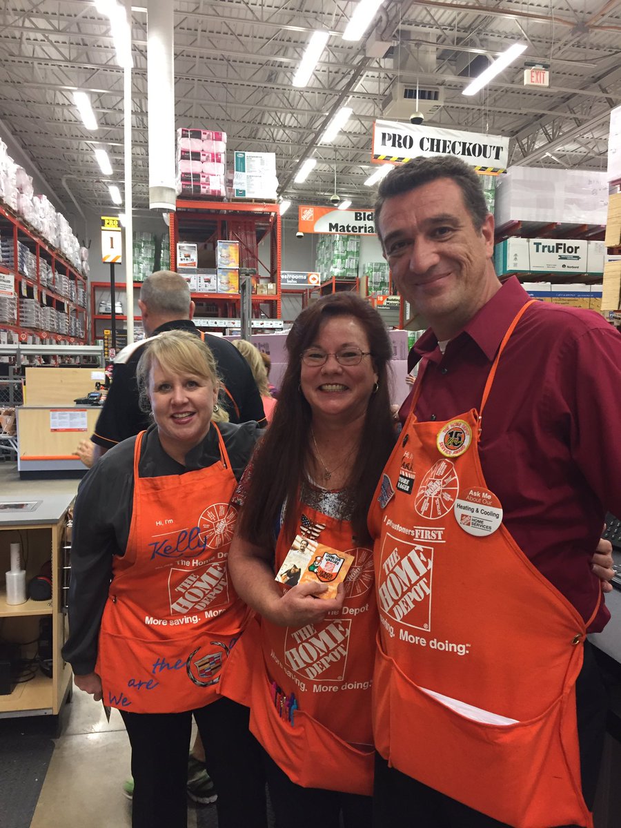 100% cashier friendliness from pro cashier Mary @ 2752! Awesome job! @anzarut1 @markeckles