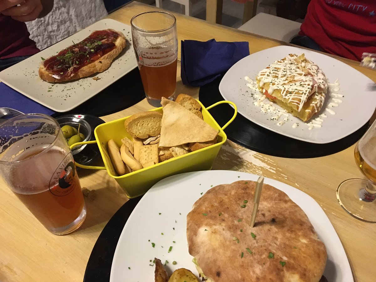 lbroudoux's tweet photo. Enjoying some spanish food in Madrid with RedHatter colleagues at La Petisa #NicePlaceToChill https://t.co/wzQt6T7Kf4