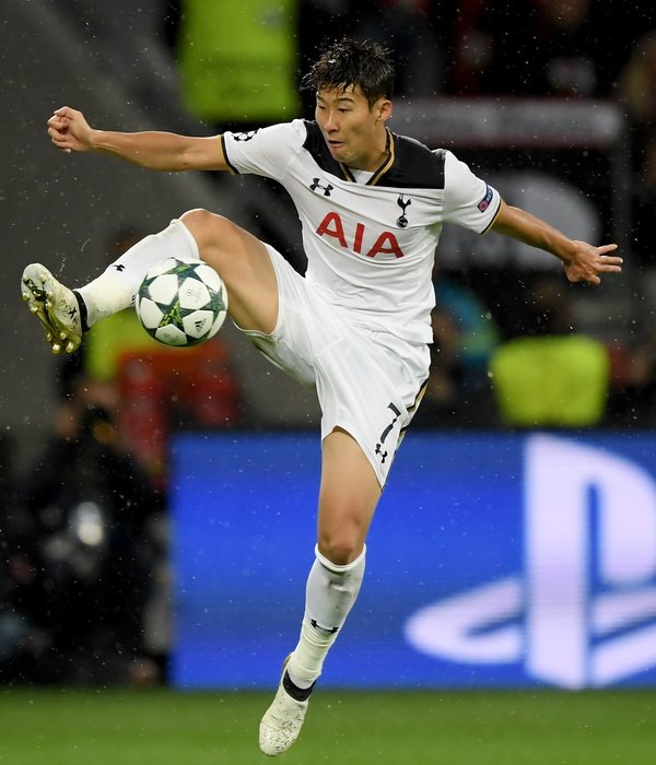 Spurs_ID's tweet photo. Siapa yang sedang menemani kami pagi ini? Absen menggunakan 4 emoji terbaikmu.

😘⚽️💪☔️ #COYS #B04TOT #UCL https://t.co/OBfO8XrOWB