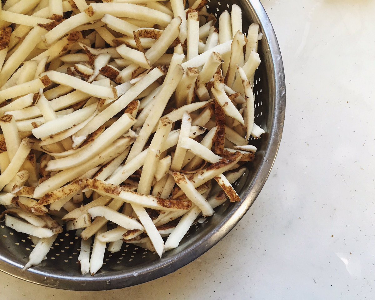 CamBrewingCo's tweet photo. that hand cut french fries grind πͺπΌπͺ #wheresthepoutine #frenchfries #prepshot https://t.co/Sj33MMm84S